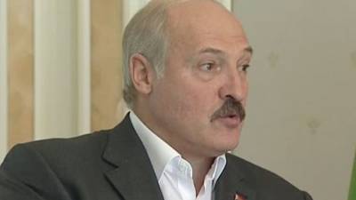 Белоруссия не "скукорежилась", но может развалиться, предупреждает Лукашенко