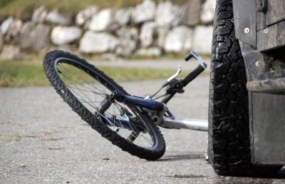 Двух подростков на велосипедах сбили в Тверской области