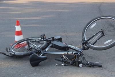 Юный велосипедист получил травмы под колесами легковушки в Тверской области