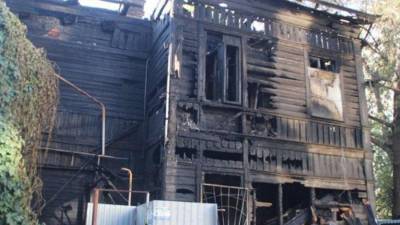 Поджегшего дом саратовца обвинили в убийстве жены и своих родителей