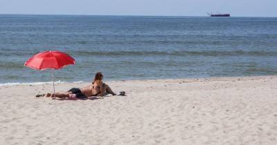 Чем опасен загар в облачную погоду и что пить на пляже: советы калининградского врача