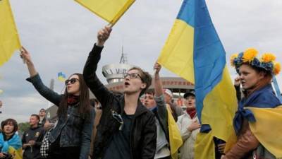 97% украинцев считают, что власть должна способствовать развитию украинского языка