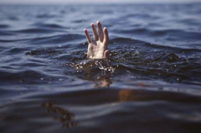 В Днепре выпивший мужчина едва не утонул в реке и попал в реанимацию