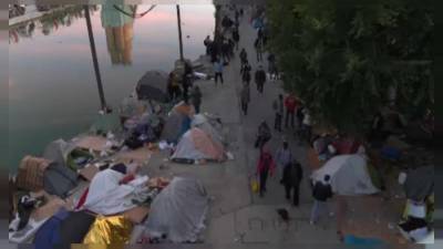 Под Парижем расселили лагерь нелегальных мигрантов