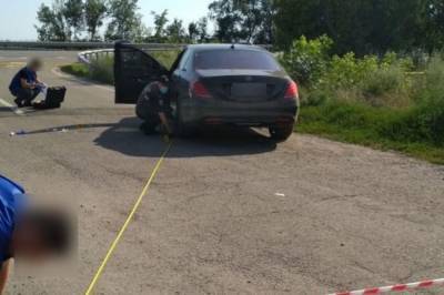 На трассе Киев - Харьков расстреляли автомобиль: водитель погиб