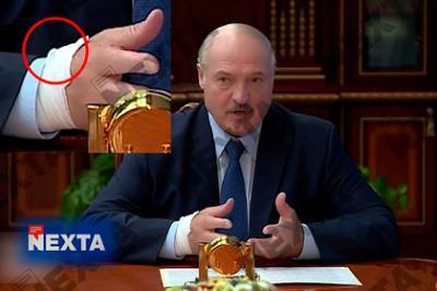 На руке Лукашенко во время совещания заметили катетер