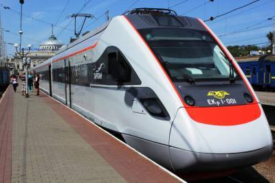 Кабмин анонсировал единый билет на поезда, самолеты и общественный транспорт