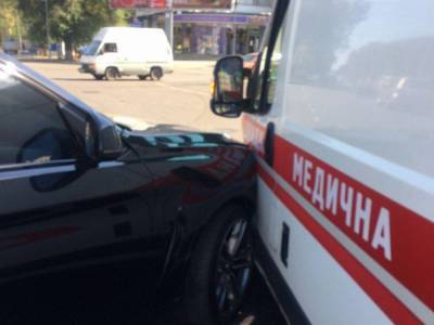 В Одессе BMW X6 врезался в карету скорой помощи