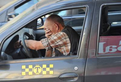 В России 50% таксистов потеряли за карантин более половины заработка