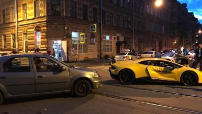 В Петербурге в ДТП попала Lamborghini известного блогера