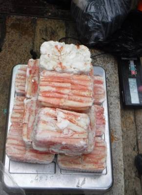 Сахалинские таможенники в тайнике на судне обнаружили 120 килограммов морепродуктов