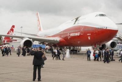 Boeing останавливает производство «горбатого» лайнера 747−8
