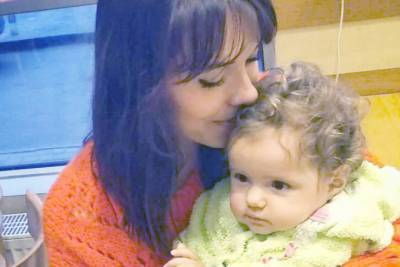 Волгоградцев просят помочь двухлетней Алене с редким диагнозом