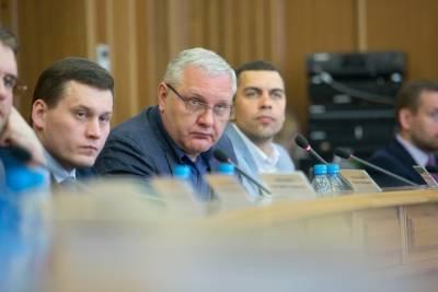 Депутатов думы Екатеринбурга проверят на коронавирус после смерти их коллеги