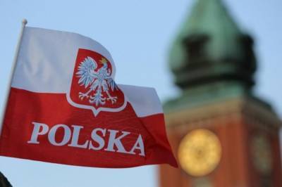 Польша снова возобновила карантин для авиапассажиров из Украины