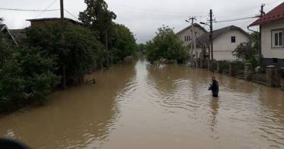 Затопленном Прикарпатью снова грозит вода: в регионе прогнозируют грозы и град