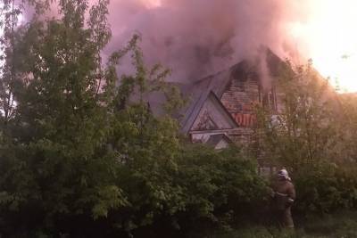 В Ивановской области в очередной раз сгорели садовый домик и заброшенное здание