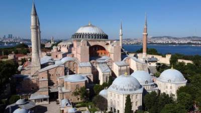 Франция заступилась за христианский храм в Стамбуле