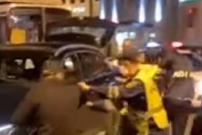 Появилось полное видео схватки инспекторов ДПС с дебоширами в Ярославле