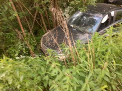 В Тверской области Mercedes вылетел в кювет, пострадал водитель