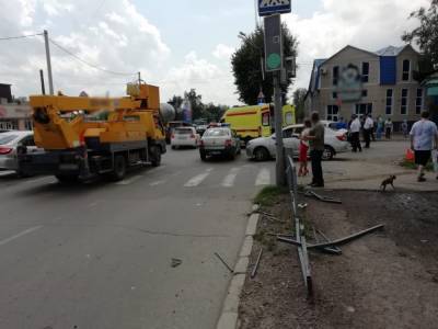 Kia Optima - На улице Яковлева водитель грузовика сбил трех пешеходов. Один погиб на месте - tv2.today