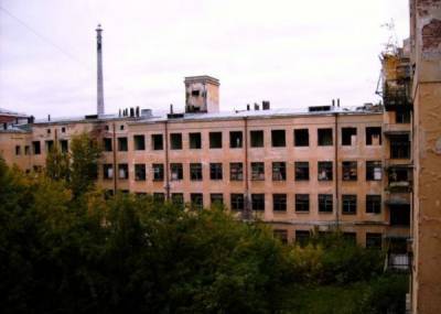 В Екатеринбурге разрешили строительство многоэтажки рядом с заброшенной больницей в Зеленой роще