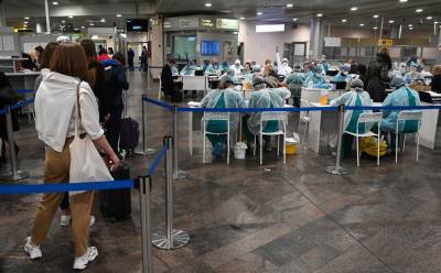 «Коммерсантъ»: Ространснадзор за 3 недели выявил у аэропортов и авиакомпаний более 500 случаев нарушения противоэпидемических рекомендаций