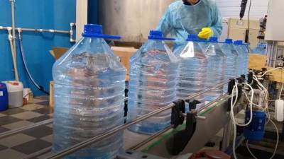 Роспотребнадзор дал петербуржцам советы по выбору бутилированной воды