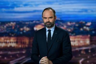 Премьер-министр Франции подал Макрону прошение об отставке