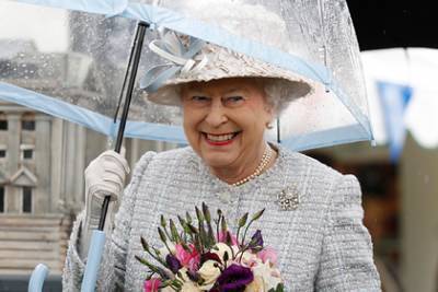 Раскрыт секрет зонтов Елизаветы II в цвет наряда