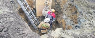 Двое рабочих в Ленобласти погибли при обрушении колодца