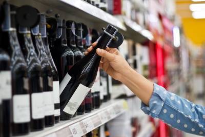 Глава Минздрава поддержал ограничение продажи алкоголя с 11.00 до 20.00