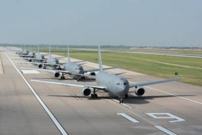 Самолеты-заправщики нового поколения ВВС США совершили «Слоновью прогулку» (ФОТО)