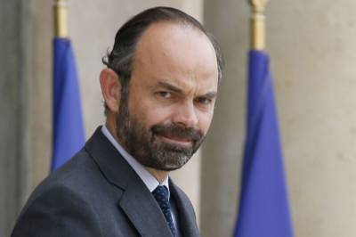 Премьер-министр Франции подал в отставку после провала на местных выборах