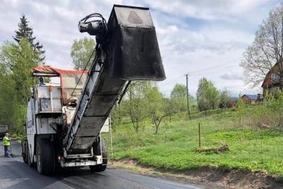 Завершается ремонт пяти участков дорог в Гдовском районе