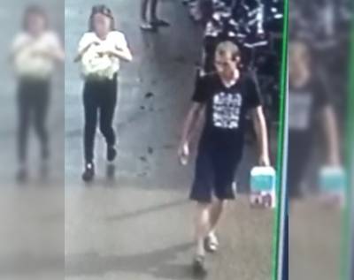 В Улан-Удэ разыскивают мужчину, укравшего на рынке телефон