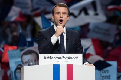 Президент Франции Эммануэль Макрон сменил правительство на фоне корона-кризиса