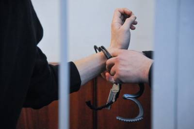 Суд арестовал мужчину по делу о покушении на изнасилование в подъезде дома в Москве