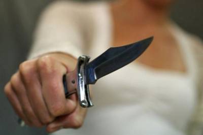 В Запорожье женщина пыталась зарезать себя ножом