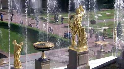 Долгожданный день для жителей Санкт-Петербурга и туристов: открылись парки Петергофа