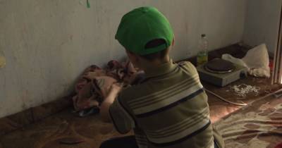 Голодные и босые, а вместо игрушек – нож: у матери из Коломыи забрали 6 детей за ужасные условия проживания