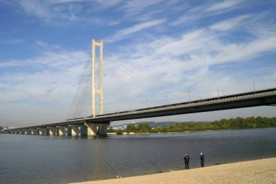 В столице частично ограничат движение из-за ремонта Южного моста