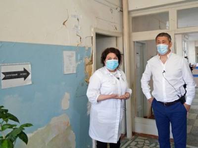Радий Хабиров отреагировал на жалобы жителей в соцсетях на поликлинику