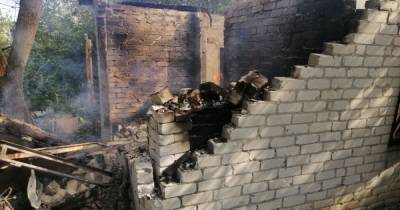 Боевики обстреляли частный сектор в Авдеевке - разрушены два дома (3 фото)