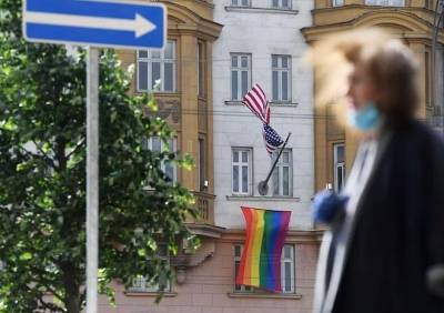 Путин прокомментировал появление радужного флага на здании посольства США