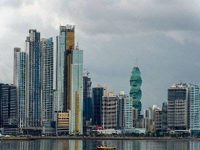 Двум бывшим президентам Панамы запретили покидать страну