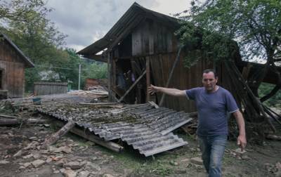 Наводнение на Прикарпатье: хозяева разрушенных домов получат по 300 тыс грн