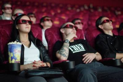 Власти Крыма разрешили открыть кинотеатры и проводить спортивные игры с 10% зрителей