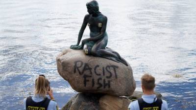 В Копенгагене статую Русалочки объявили «расистской рыбой»