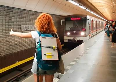 В Праге услуживший девушкам машинист метро избежал уголовного преследования